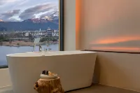 VENTO · Sunlit Golden Peak Lake View Vacation Hotel - balcony
