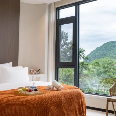 Xiyin Changxing View Light Luxury Holiday Meishu (Changxing Jiangnan Hongcun Branch) Hotels near Golden Nails Ancient World Scenic Spot