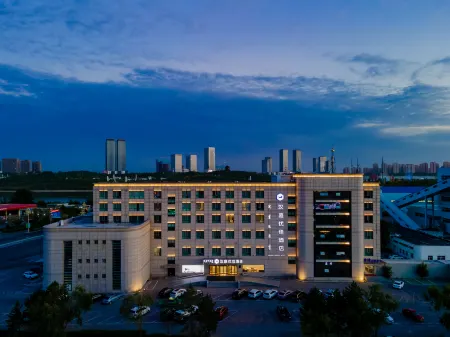 HanTing Premium Hotel (Ordos Kangbashi Scenic Area) Отели рядом с достопримечательностью «Mengguxiangqi Square»