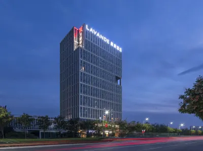 麗楓飯店（青島高新會展中心店） 齊魯工業大學省輕工工程學校分部附近的飯店