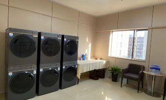 Zhuhai Junyi International Hotel (Mingzhu Light Rail Station Xiangshan Lake Park)