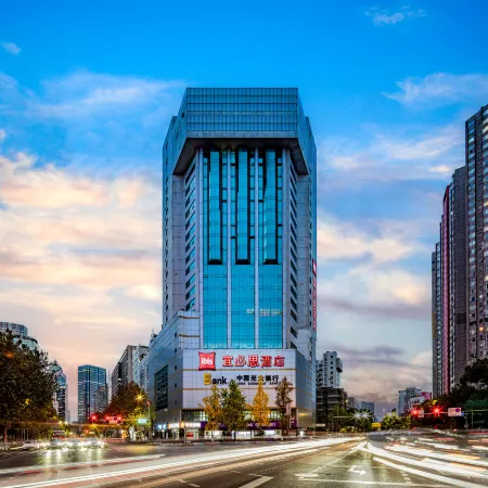 Ibis Hotel (Chengdu Wide and Narrow Alleys Central Hotel)