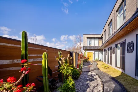 VALATOMS Fanlatu Homestay (Chengjiang Fuxian Lake) Отели рядом с достопримечательностью «Xiaowan Village»