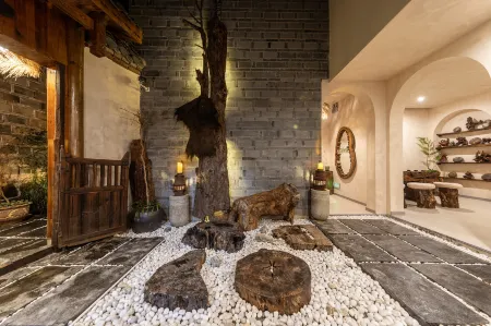 Phoenix Suiji Xiaoyuan Homestay
