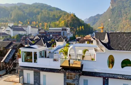 Zhangjiajie Wangyun Juzhusu (National Forest Park Sign Store) Отели рядом с достопримечательностью «Wulingyuan»