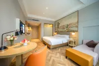 Vienna Hotel (Guiyang Yueshan Lake Park Wanda Plaza) Hotels near Southwest International Business & Trade City - No.2 Square