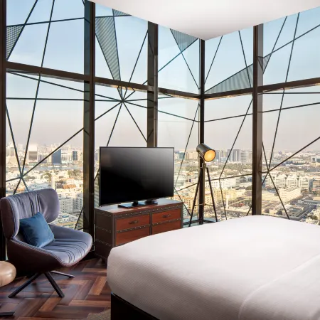DoubleTree by Hilton Dubai M Square Hotel & Residences Отели рядом с достопримечательностью «Аль-Карама»