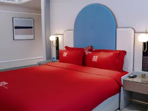 Baiyu Eiffel Hotel (Tianshui City Government Central Plaza)