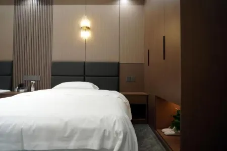 Guangyuan Qingfeng Homestay Отели рядом с достопримечательностью «Guangyuan Wetland Park»