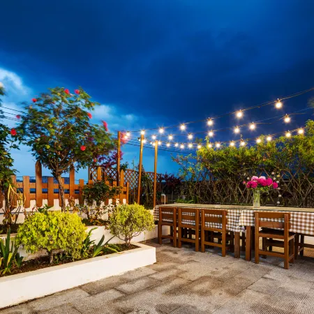 Floral Hotel·Vaguely Nanshan Hot Spring Courtyard Hotel