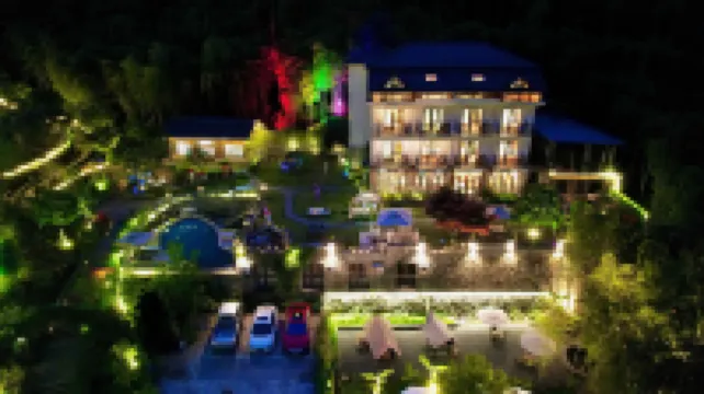 Mohsen oxygen bar manor in Mogan mountain