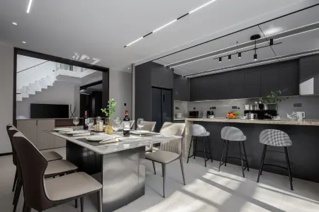 Lijiang Memory Private Hot Spring Holiday Villa Отели рядом с достопримечательностью «Wenfeng Temple»