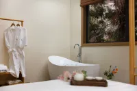 Tranquil Maple Residence Embracing Nature View Resort Hotels in Bijie