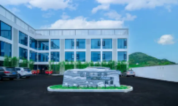 Huangguoshu Mountain Wind, send the moon lodging