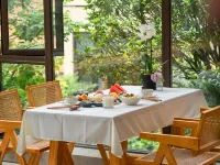 Hailuogou Shanzhiye Private Hot Spring Homestay โรงแรมในหลู่ติ้ง