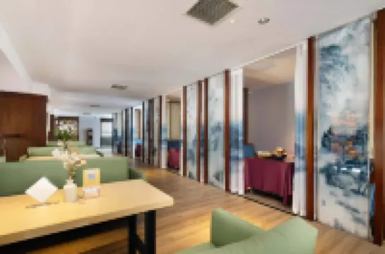 ラサ喬穆朗宗ホテル