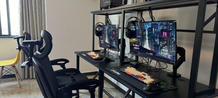 Burst away e-sports homestays Hotels in Yidu
