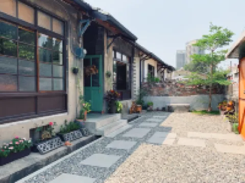 眷待期休憩所 捷運大寮站附近的飯店