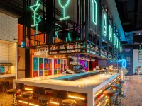 寧波老外灘萬豪Moxy酒店 鄰近外滩大桥的酒店