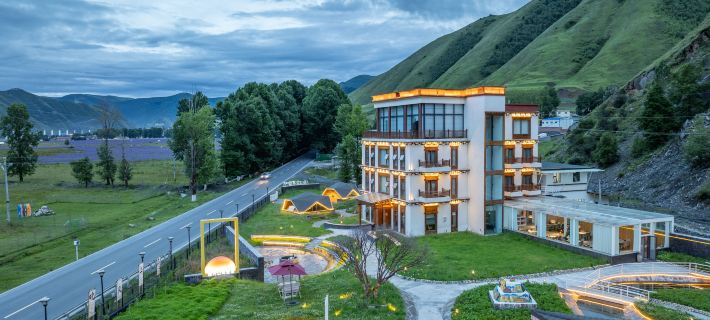 THEISLAND  OFTHE  GRASSLANDS Hotels in Kangding