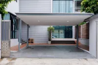 Seven bedroom pool village (summer villa) Hotels near Chulalongkorn University
