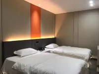 Xingju E-sports Business Hotel (Gongqingcheng High-speed Railway Station) - Parkplatz