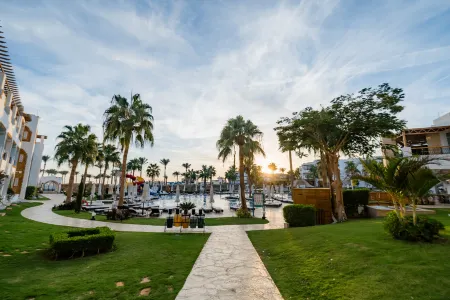 Sunrise Remal Resort