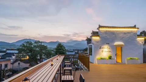 Hongcun Lane Wang·Light Luxury Holiday Homestay (Yuenuma Branch) in Provinsi Yi