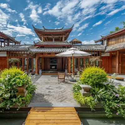 Silver Stone Club Hoteles cerca de Yunnan Lijiang Sports Development Center Multiple-use Hall
