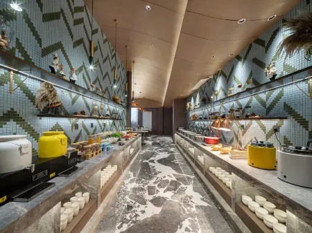 Nanyang Manyue Yueji Hotel (Zhongjing Avenue Wuyue Plaza) Отели рядом с достопримечательностью «Zhang Zhongjing Memorial Temple»