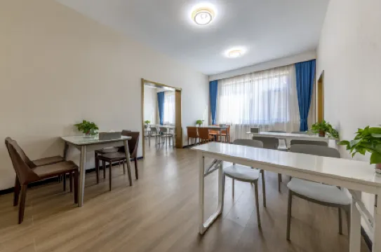 Elong R.YUN Hotel (Wulanchabu Fengzhen Railway Station)