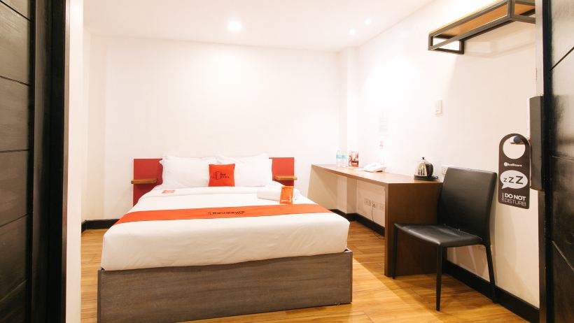 RedDoorz Plus @ MM Hotel Las Pinas Hotels in Las Pinas