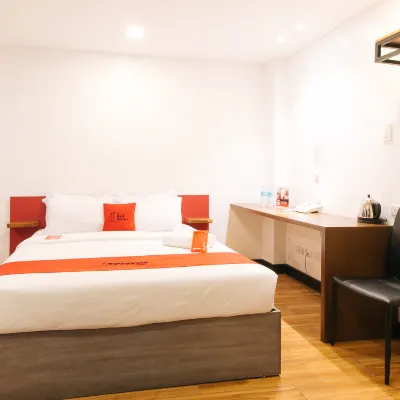 RedDoorz Plus @ MM Hotel Las Pinas Hotels near Santuario de San Ezekiel Moreno