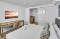 Direct Collective - Lowanna Beach Resort - balcony