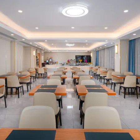Vienna International Hotel (Maoming High-speed Railway Station)