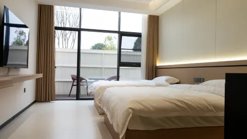 Zigong Qingtian Garden Homestay (Zhonghua Colored Lantern Grand World)