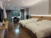 Fanhuatai Homestay (Border City Chatong Scenic Area) - parking
