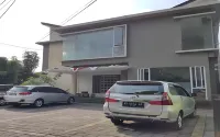 Griya Manahan Hotels in Banjarsari