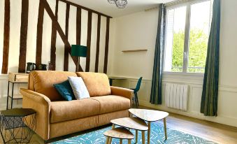 Charming studio, train station nearby