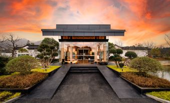 THE ROOT RESORT