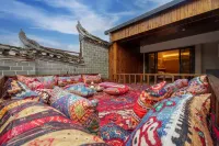 Cloud Hidden Retreat Boutique Riverside Inn (Fenghuang Ancient Town Tuojiang Branch)