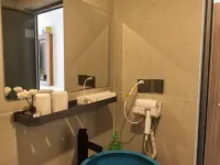 Emeishan Yuezhuang Qingyin Hot Spring Homestay