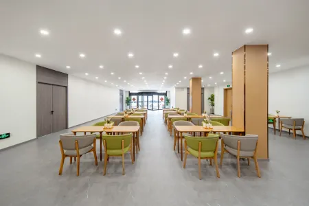 Qingdao Mucan Hotel Zhanqiao Zhongshan Road Subway Station Отели рядом с достопримечательностью «Qingdao International University»