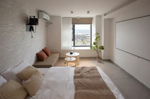 Fuzhou Xinyue Light Luxury Cinema Jiangjing Apartment - Romantic