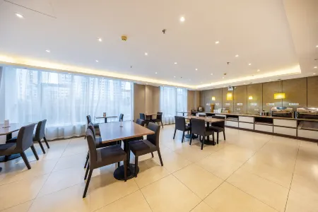 Homeinn Hotel (Xining Haihu New District Wanda Plaza) Отели рядом с достопримечательностью «Huangshui Forest Park»
