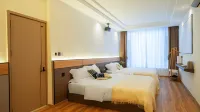Shangri La Wanfeng Homestay (Dukezong Ancient City Dafosi Temple Zhuanjingtong Branch)