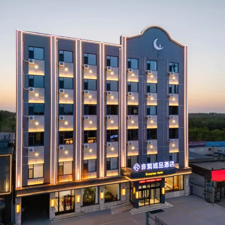 Chonpines Hotel (Xiongan New Area Anxin Baiyangdian Scenic Area Tourist Pier)