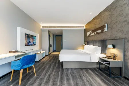 Heyi Supreme Hotel (Shenzhou Digital Technology Park Branch, Zhangba Si Road Subway Station, Xi'an) Отели рядом с достопримечательностью «Sakura Square»