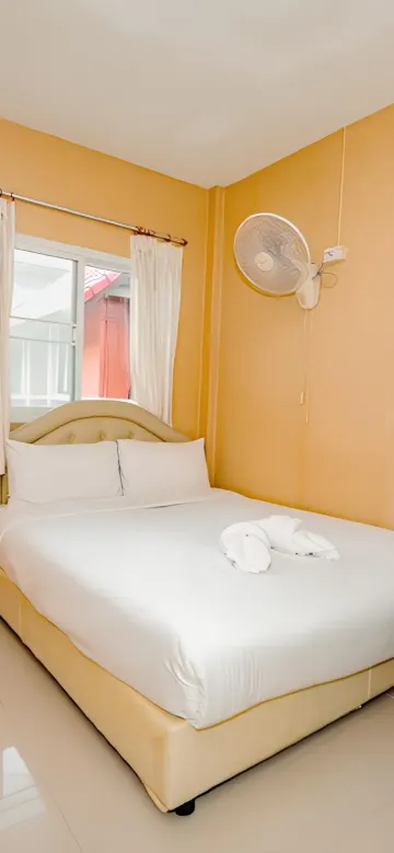 ห้องเตียงใหญ่พร้อมห้องน้ำส่วนตัว