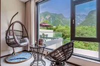 Mount Hua Xiyin · Xiyejian Echo Creek · Guan Shanjing Meisu (Mount Hua Scenic Area Visitor Center) - balcony